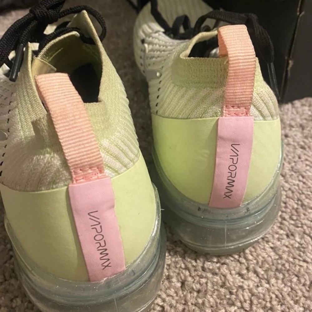 Good condition. Love this style very light weight and comfy